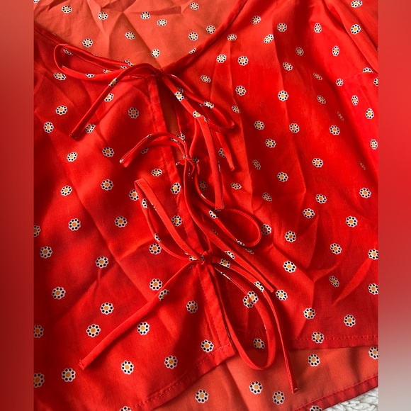 (NWOT) Levi, Red Tie Front Blouse Floral Pattern, US XS - Picture 2 of 4